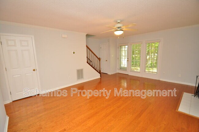 Building Photo - 240 Beechtree Dr