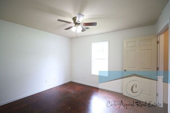Building Photo - Beautiful 3 bed / 2 bath home - Brookland!