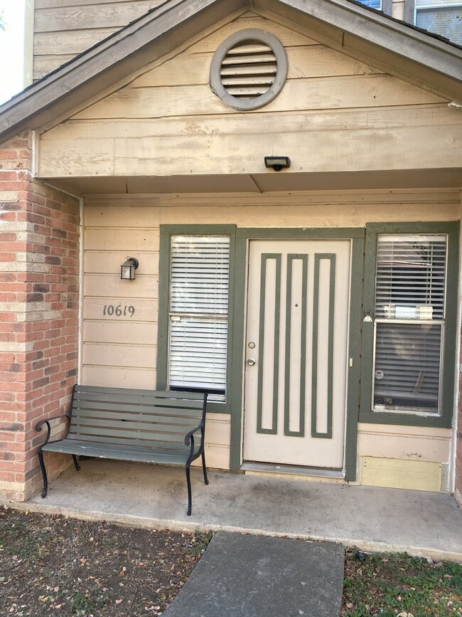 Front porch - 10619 Starcrest Dr