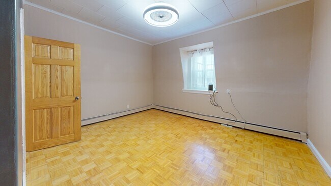 Building Photo - 49 Glenwood Rd