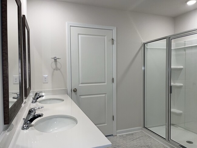 Building Photo - Beautiful Fountain Inn Home