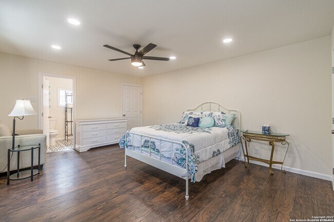Building Photo - 207 W Hermine Blvd