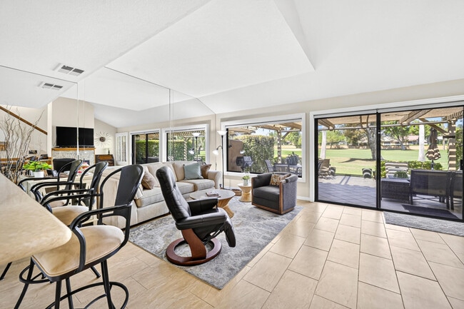 Building Photo - 41385 Woodhaven Dr W
