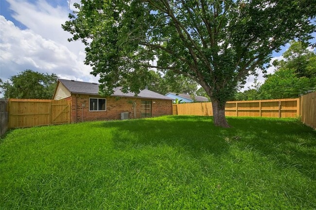 Building Photo - 17518 Autumn Hills Dr