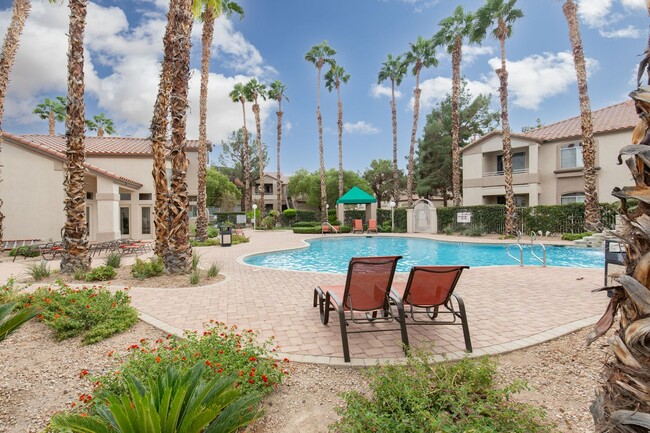 Building Photo - HENDERSON 2 BEDROOM, 2 BATH CONDO IN GATED...