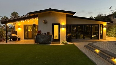 Building Photo - Luxurious Modern Living in the Heart of San Diego with Solar!