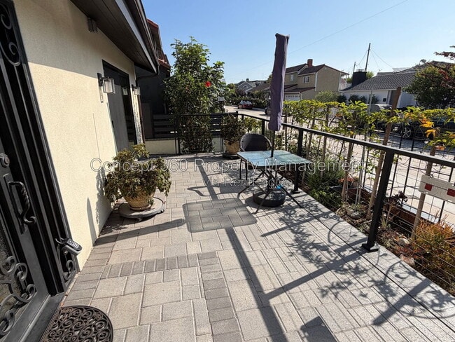 Building Photo - 237 Novara Dr