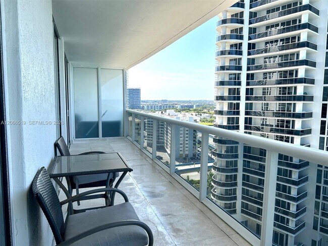 Building Photo - 1830 S Ocean Dr