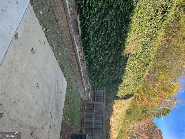 Building Photo - 403 Village View