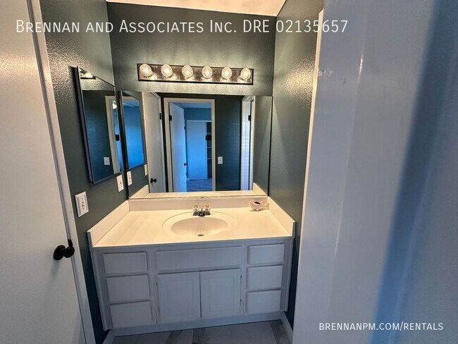 Building Photo - 1165 Latigo Cove