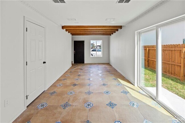Building Photo - 1412 Karen Dr