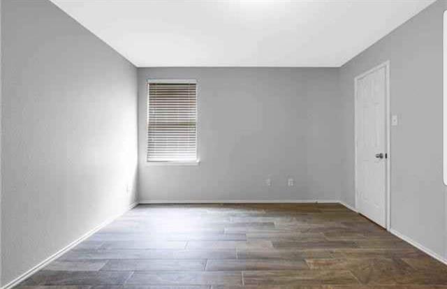 Building Photo - 12760 Cedar Hollow Dr