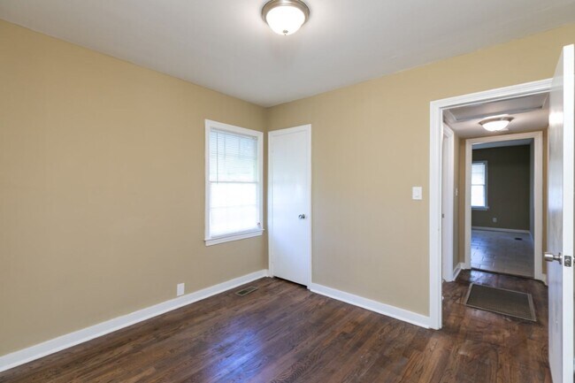 Building Photo - Charming 3BR/1.5BA in Sought-After Pleasan...