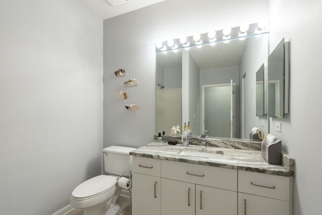 Building Photo - 1222 Chicago Ave