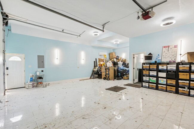 Building Photo - 13115 Maple Rd