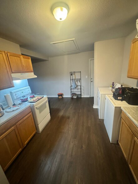 Building Photo - 802 Abney Ave