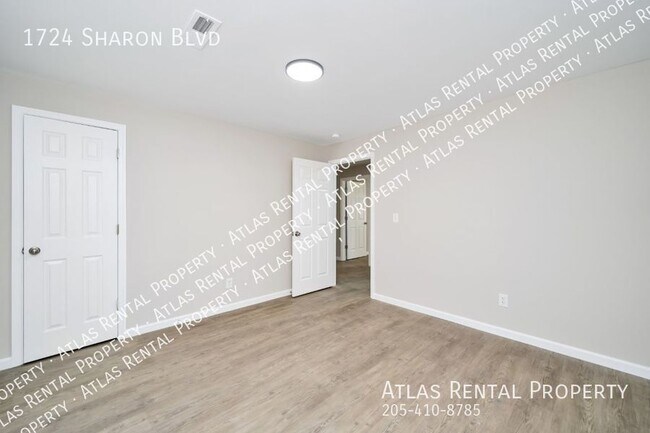 Building Photo - 1724 Sharon Blvd