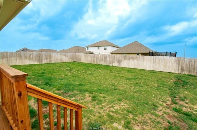 Building Photo - 6375 Darlington Ave