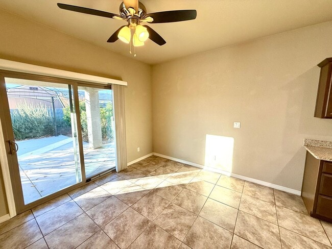 Building Photo - Beautiful 3 Bedroom with 3 Car Garage- Available Now!