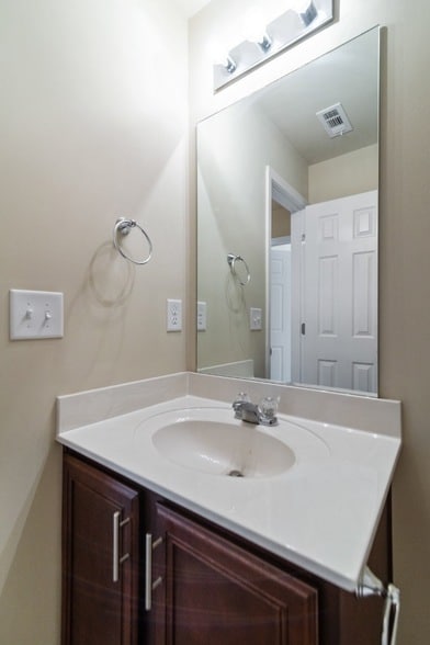 Building Photo - 1030 Ashmore Dr