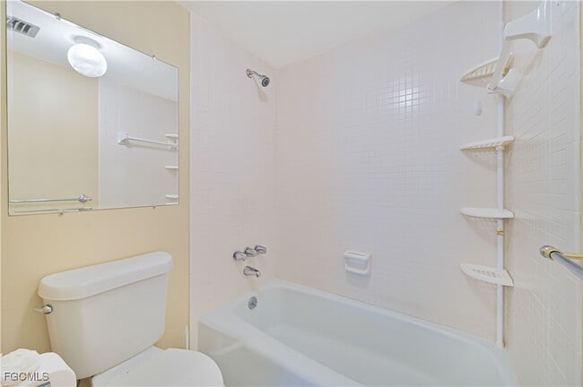 Building Photo - 975 Palm View Dr