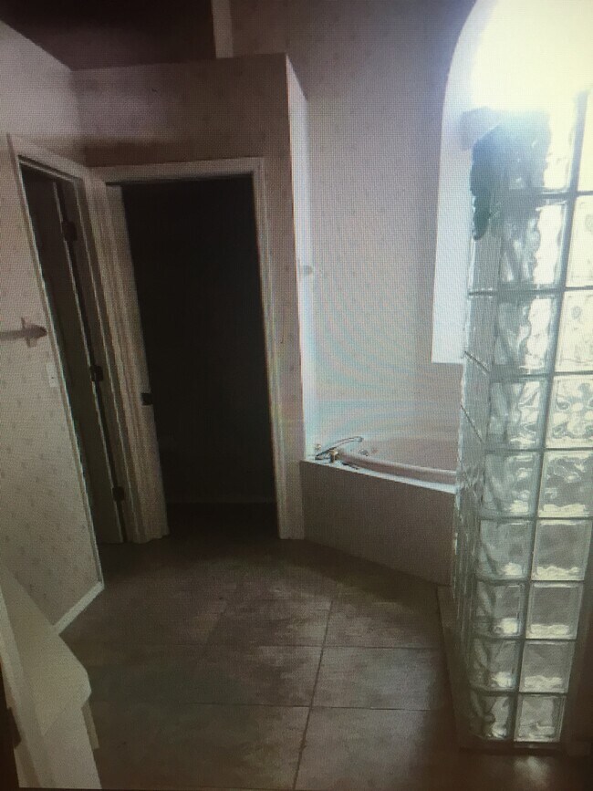 Building Photo - 7165 42nd Ct E