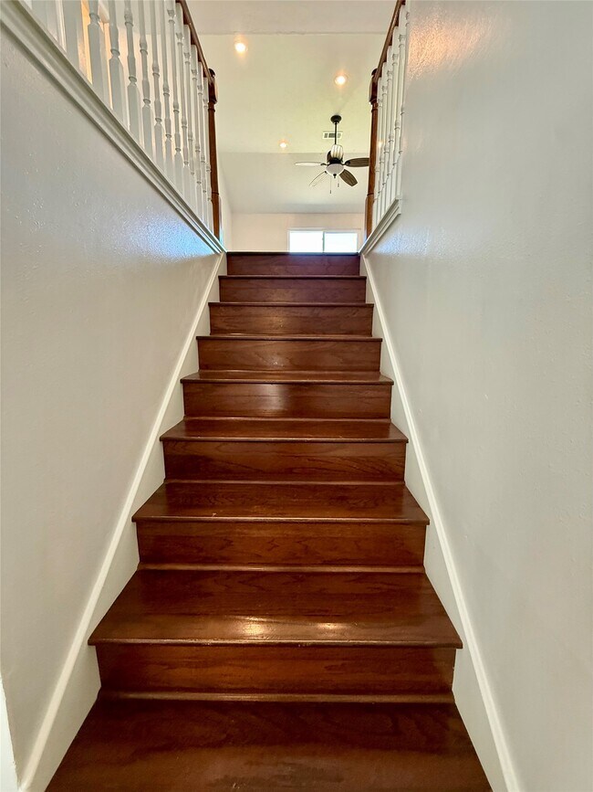 Building Photo - 6931 Echo Pines Dr