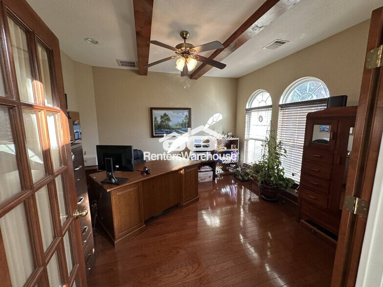 Building Photo - 900 Wayside Dr