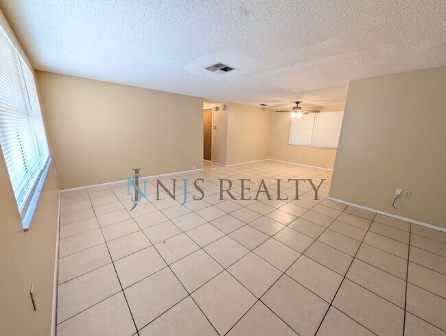 Building Photo - 11621 Meadow Dr