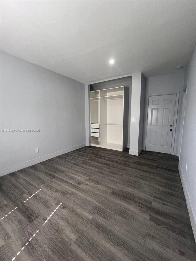 Building Photo - 852 SW 13th Ave