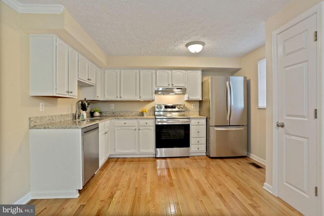 Building Photo - 2051 Gervais Dr