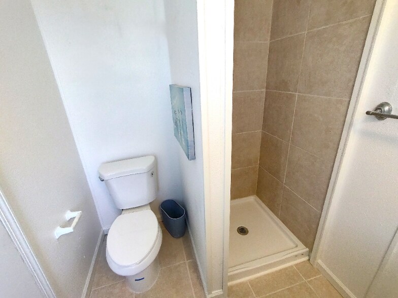 Building Photo - 900 9th Ave E