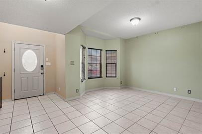 Building Photo - Large 2 story home with refrigerated air, huge backyard.