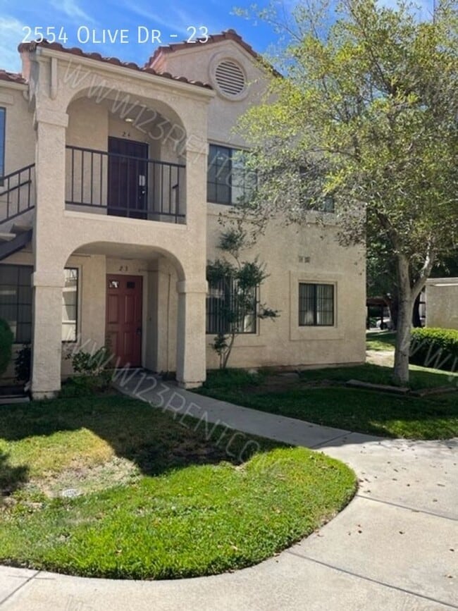Building Photo - 2554 Olive Dr