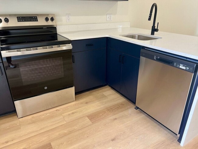 Building Photo - The Court At Overton