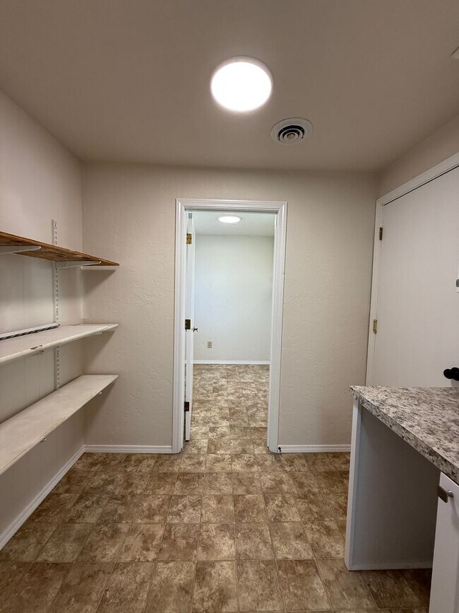 Building Photo - 370817