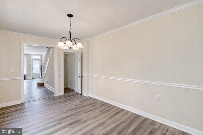 Building Photo - 1909 W 8th St