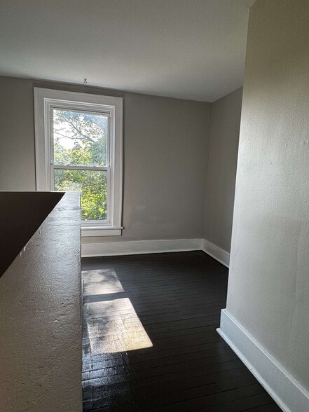 Building Photo - 836 Richardson st