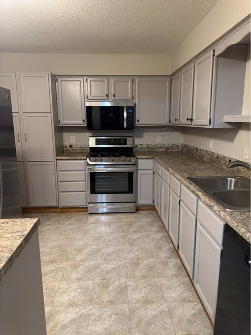 Building Photo - 11898 Tulip St NW