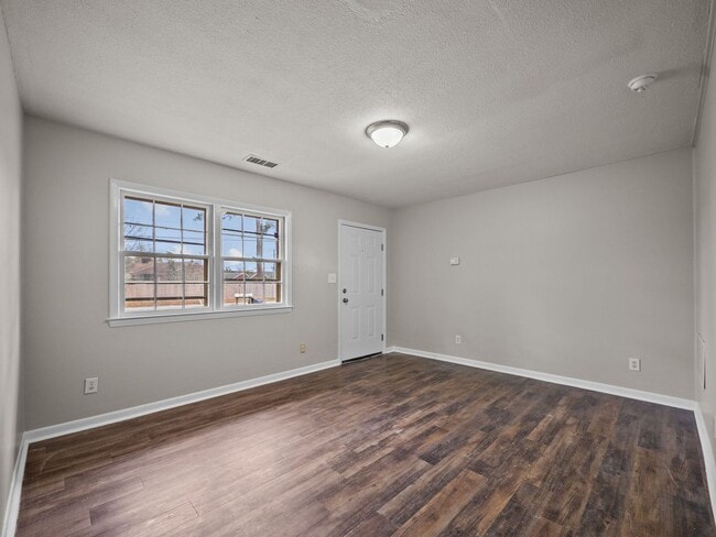 Building Photo - Welcome to Lakeview Park!