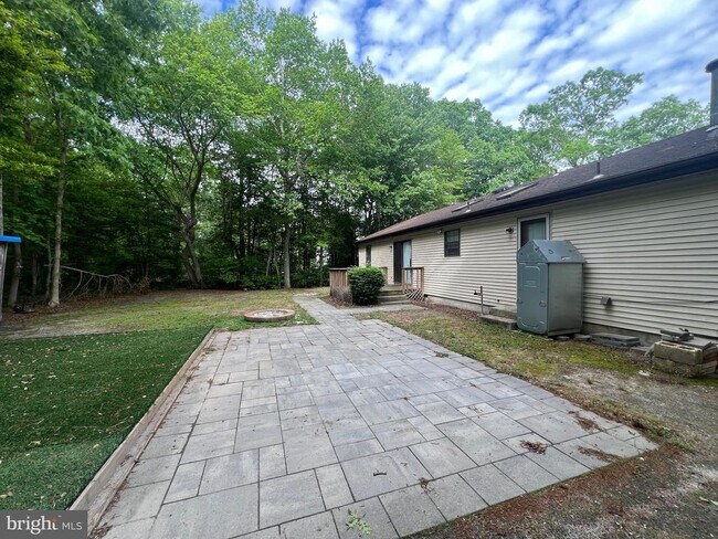 Building Photo - 125 Lower Shore Rd