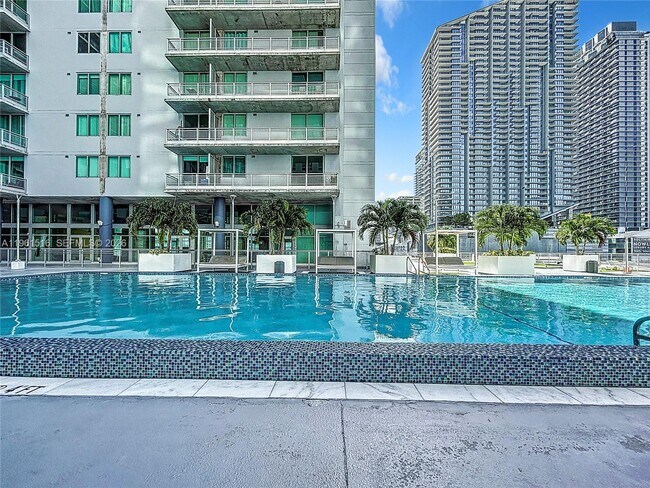 Building Photo - 690 SW 1st Ct