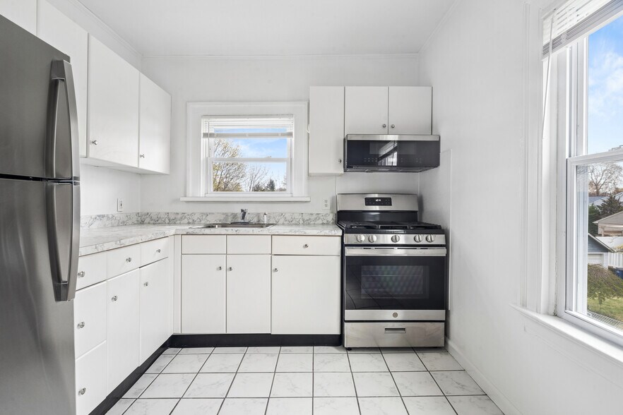 Building Photo - 37 2nd Ave