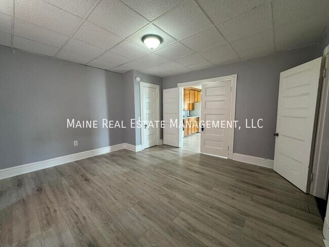 Building Photo - 131 College Ave