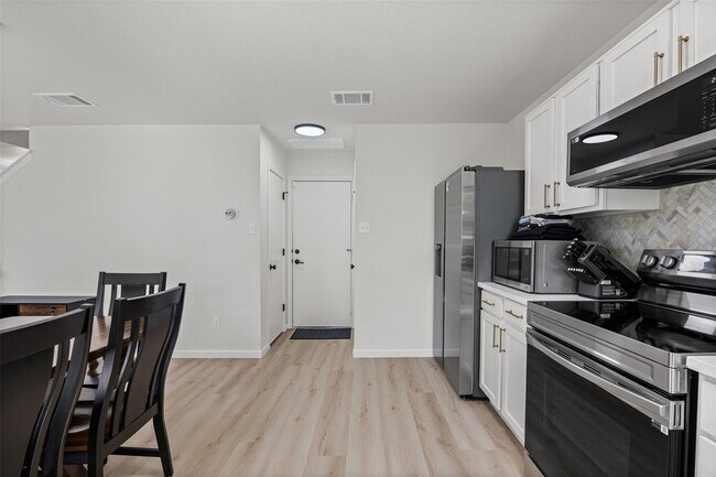 Building Photo - 7115 Thannas Way