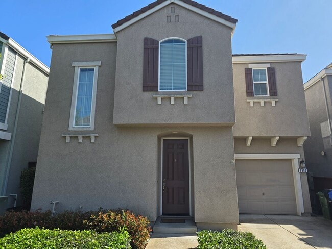 Primary Photo - AVAILABLE NOW! Beautiful 3 bedroom 2 Bath ...
