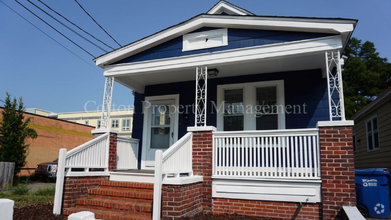 Building Photo - Beautiful 2BR/1BA Renovated, Historic Prop...