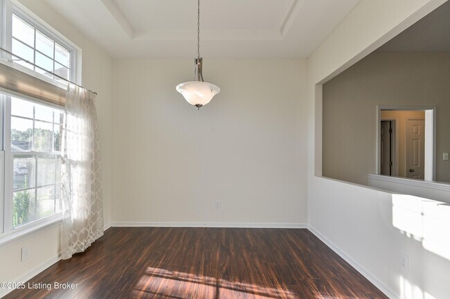 Building Photo - 220 Rockcrest Way