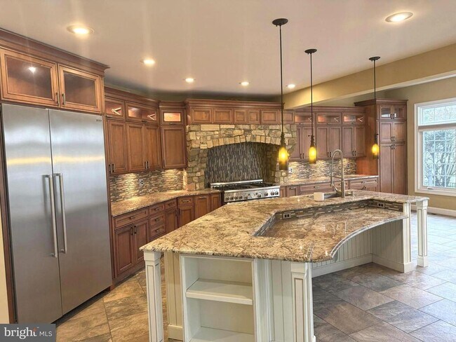 Building Photo - 2054 Madrillon Rd