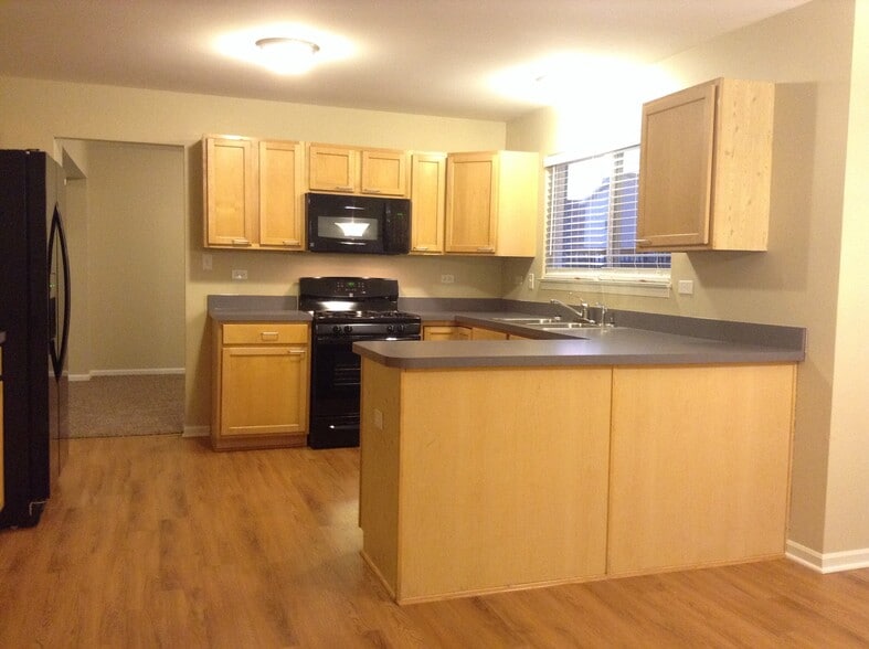 Building Photo - 7003 Pyramid Dr